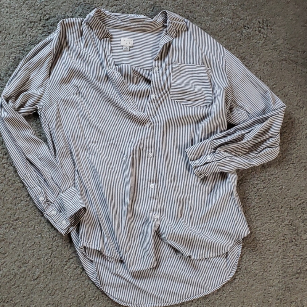 Hi-low striped dress shirt